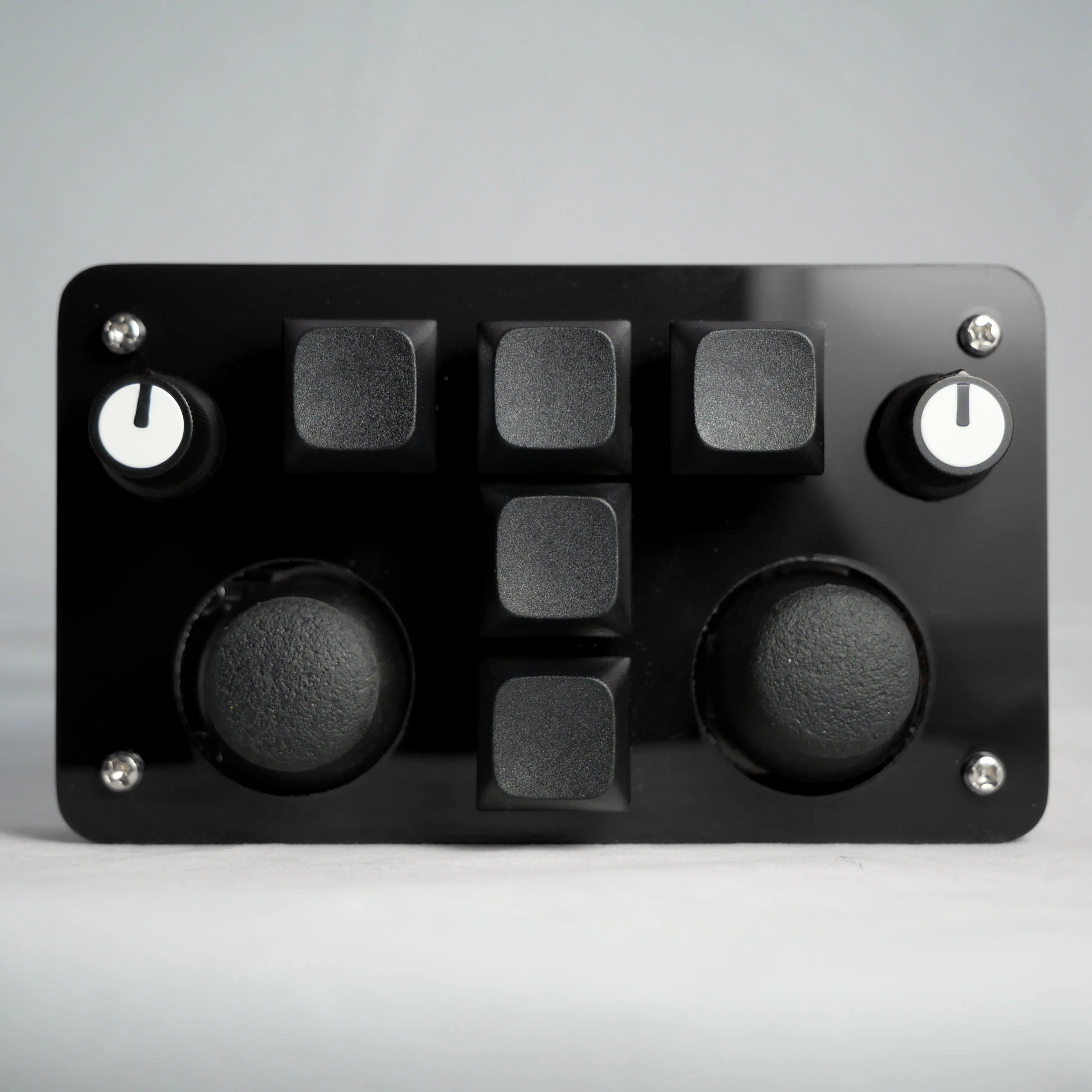 madMidi Black programmable MIDI controller